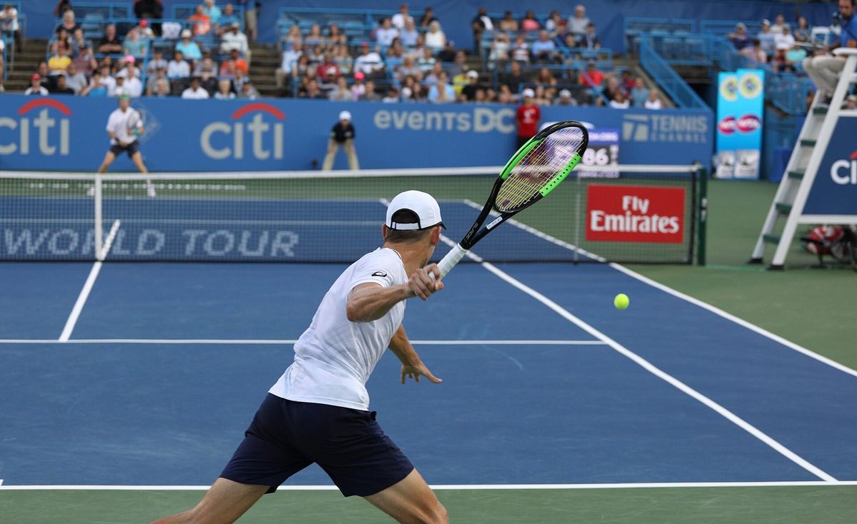 Alex de Minaur hitting a forehand at the Citi Open