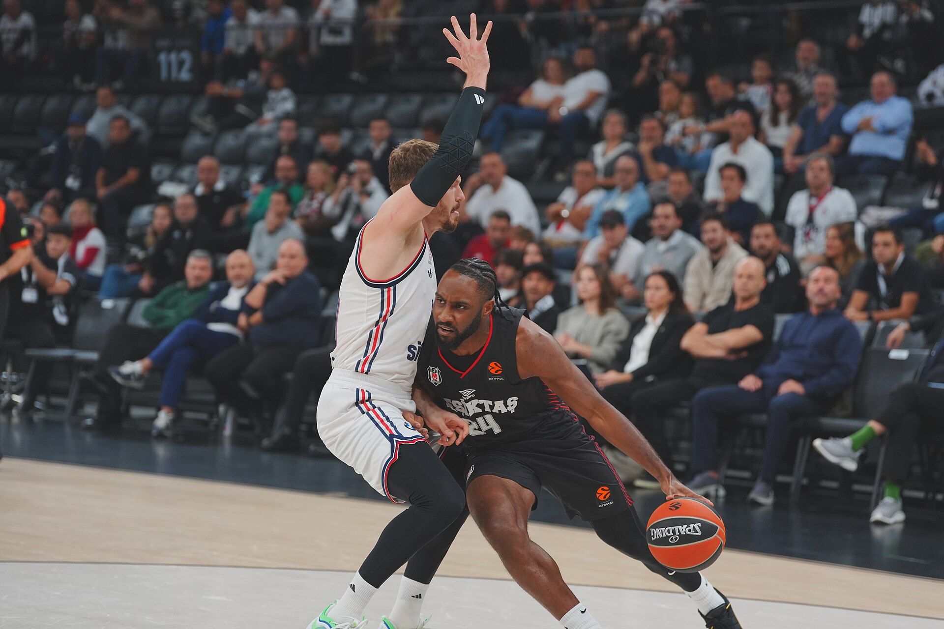 Jaylen Nowell of Besiktas Istanbul driving with the ball in a EuroLeague game