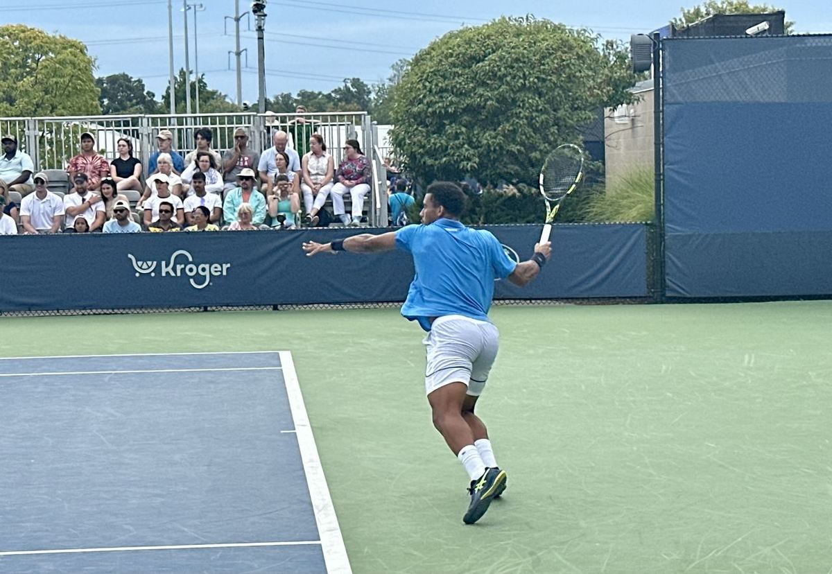 Arthur Fils hitting a forehand on the Cincinnati hard court