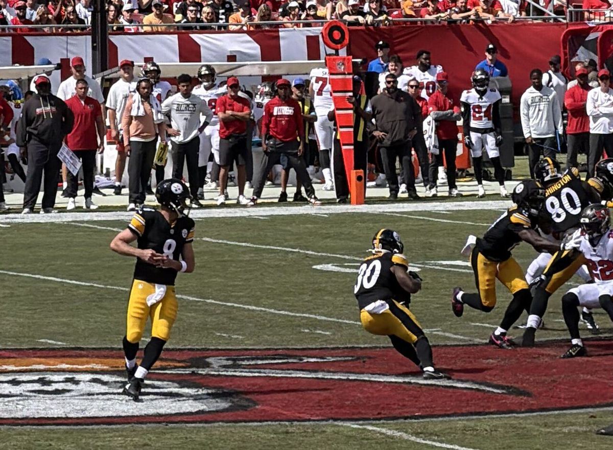 Jaylen Warren in action for the Steelers